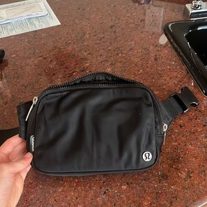 Lululemon 2L belt bag